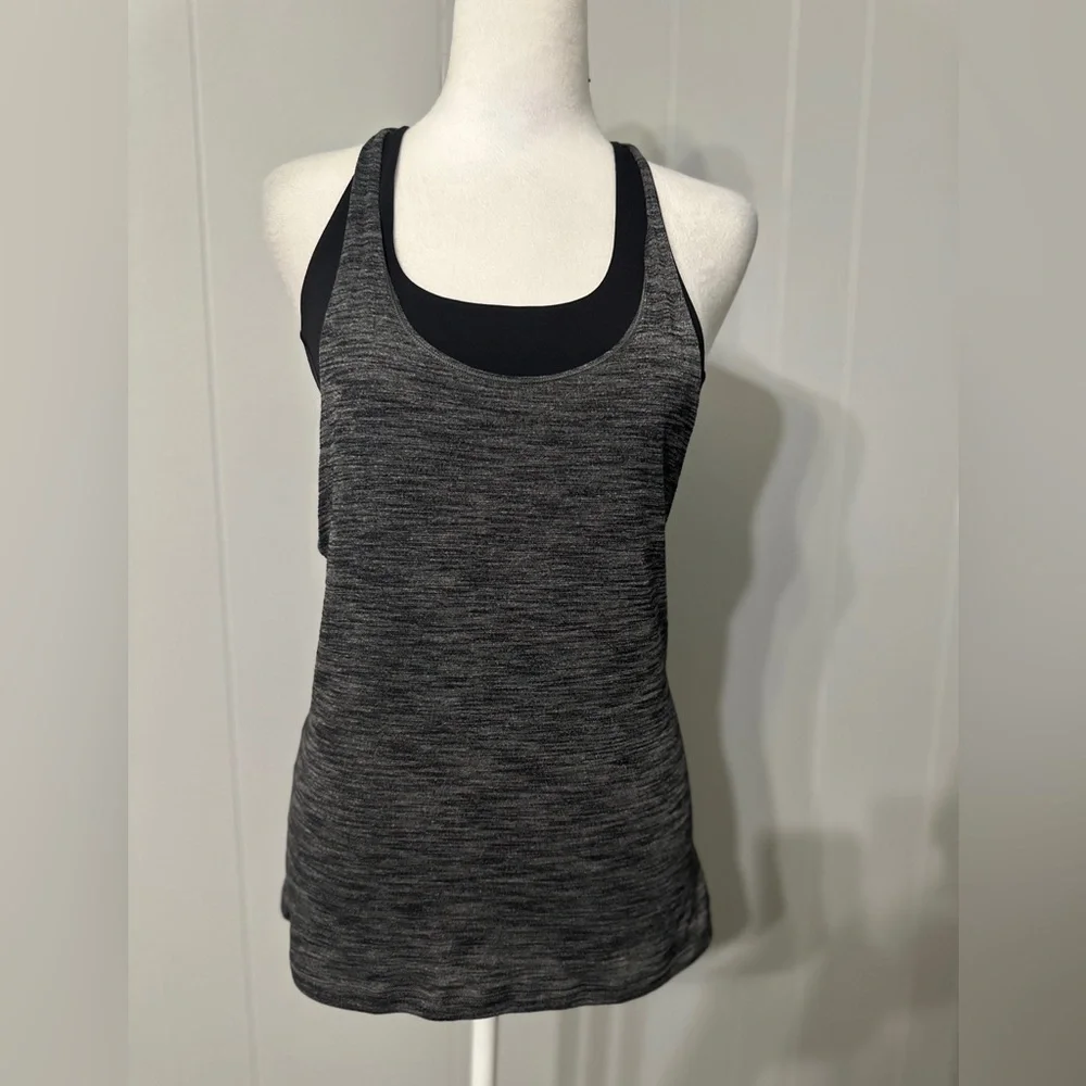 🛍️lululemon tank top with twisted back size 4 excellent